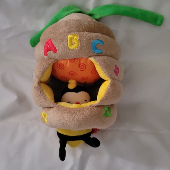 Melissa & Doug Plush Bee Hive with Musical Plush Bee Pull Crib Toy - Picture 2 of 5